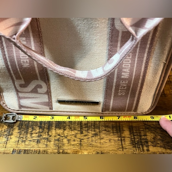 Steve Madden Tote bag with crossbody/shoulder strap. - Picture 8 of 14